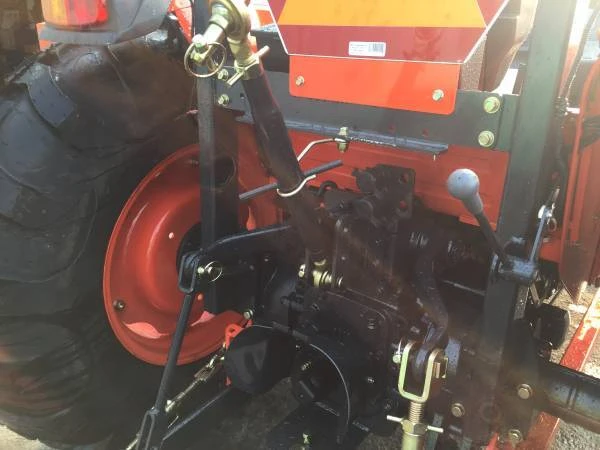 DK4210SE HST Kioti Tractor With KL5520 Loader KIOTI Tractors 5 DK4210SE HST Kioti Tractor With KL5520 Loader KIOTI Tractors